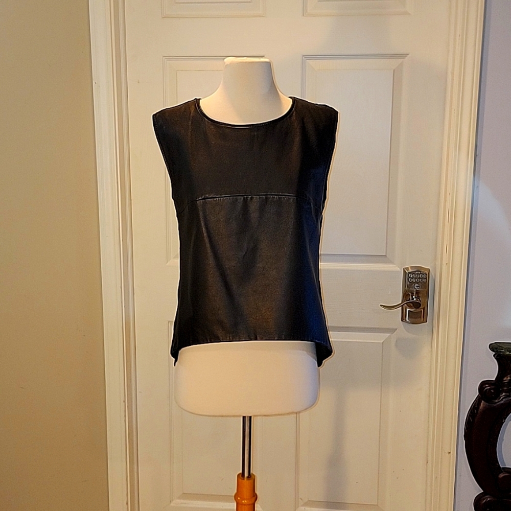 Anne Fontaine Black Lambskin Front Swing Blouse in Size 38. U.S. SIZE 4-6